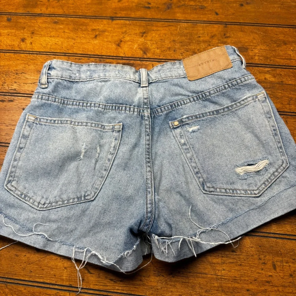 HM &Denim Womens Boyfriend Shorts Light Wash Distressed Blue‎ Denim Size 4